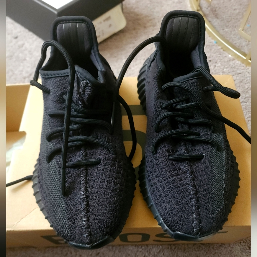 SOLD YEEZY BOOST 350 V2 Onyx
